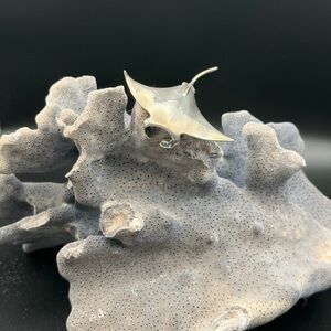 Sterling Silver Manta Ray Pendant Necklace - Cream/Gold Tone